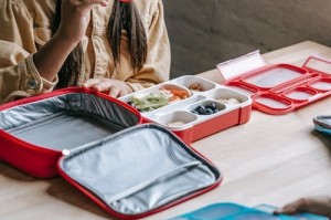 陈梦程潇偷偷比肤色？网友热议两人同框照肤色差异明显