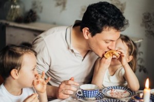 闪闪发光的妈妈：如何在忙碌中保持优雅与从容？