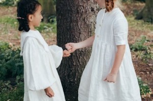 妈宝女vs妈宝男：谁更容易被社会接受？