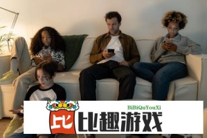 粉丝疯狂追车致刮倒事故 机场回应引发热议