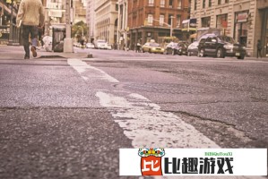 四川小汽车坠河事件：涉事司机身份曝光，官方回应质疑