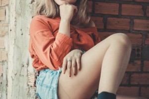 专家提醒：过度防晒或致骨质疏松 女子翻身骨折敲警钟