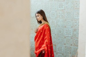 聋哑司机偷拍女乘客视频配文低俗引众怒，平台回应引发热议