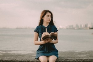 蝴蝶姐姐儿子一岁了，宝宝抓周仪式引关注，结果出乎意料