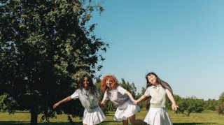 感动！脑瘫女孩为刘春和们拍摄大学入学指南视频