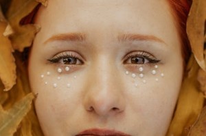 混乱小镇的售票员为何使用“b检票TxT”方式检票？