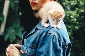 女子骨折原因令人意外 竟是多年过度防晒惹的祸