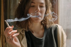 病重老人银行取钱猝死事件发酵，家属发声：银行必须承担责任
